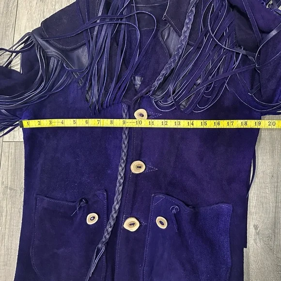 Vintage Suede Leather Western BOHO Fringe Jacket. - Picture 6 of 16
